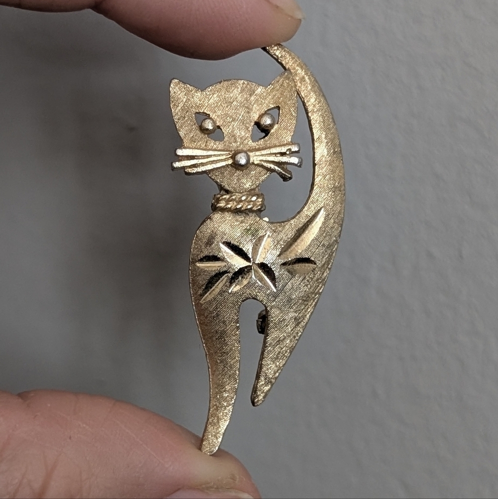 VINTAGE MAMSELLE Signed Mid-Century Modern Textured Gold Cat Kitty Pin Brooch